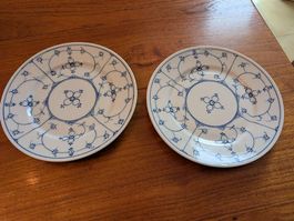 2 Teller Strohblumenmuster, blau-weiss