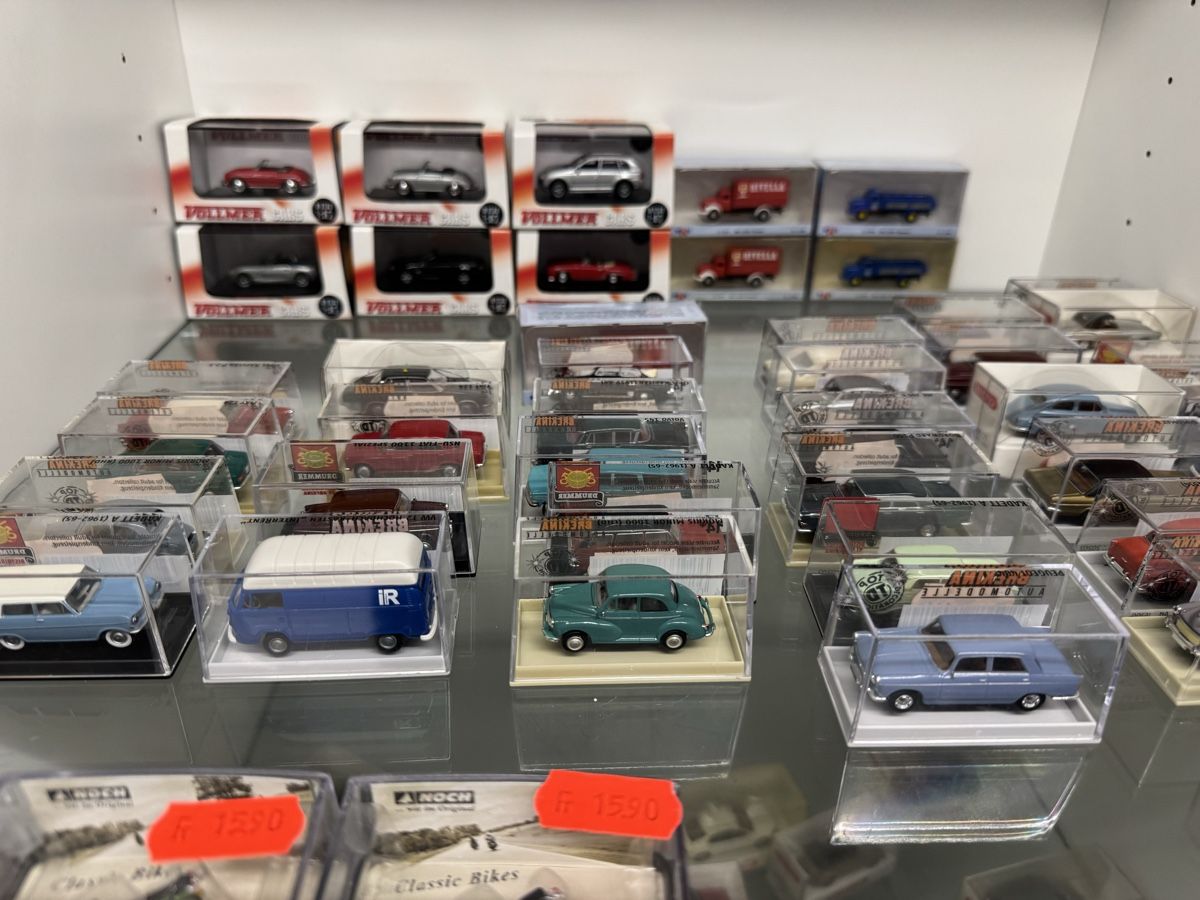 Kit di modellismo & Modellini statici: Brekina, Vollmer Modellautos – Nuovo e nell'imballaggio originale da Schnottwil venduto da stubi02 9