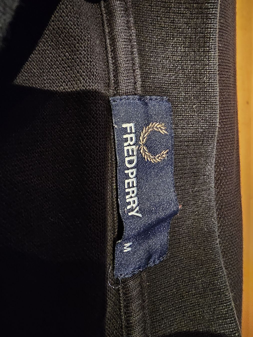 Lotti di vestiti: jeans Raw und 2 Shirts gr.M – Usato da Ferden venduto da jemyce 8