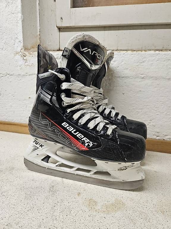 Schlittschuhe: Bauer X3 8EE Schlittschuhe – Gebraucht aus Mühlethurnen von Narr 1