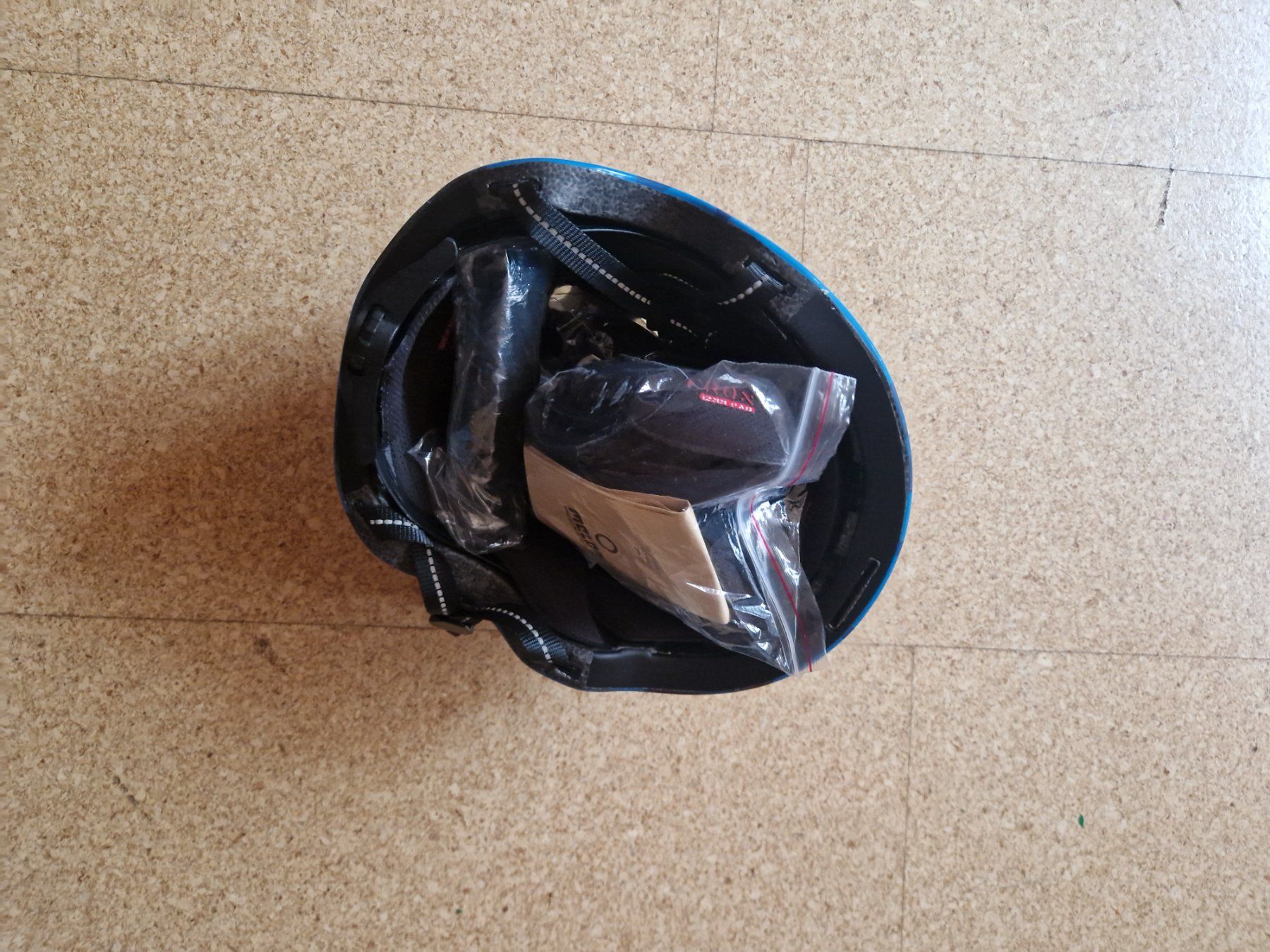 Casques: Fahrrad Helm – Neuf (Voir description) à Erschwil par phi_6glm 3