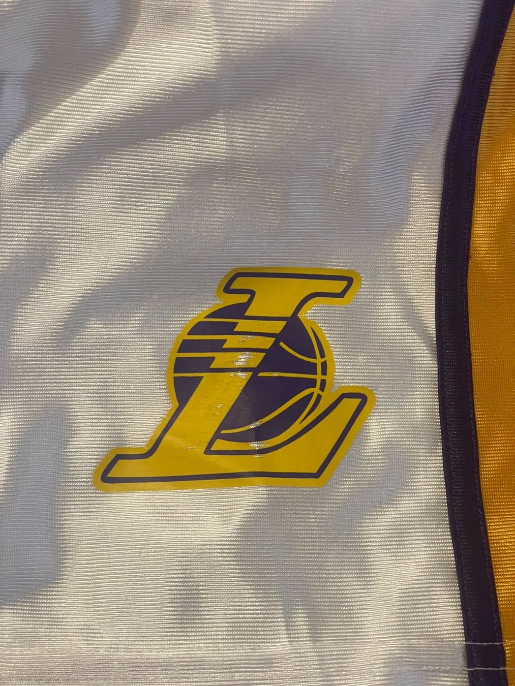 Lakers Canottiere & Pantaloni: Lakers basketball short – Usato da Genève venduto da sha_rrt5 3