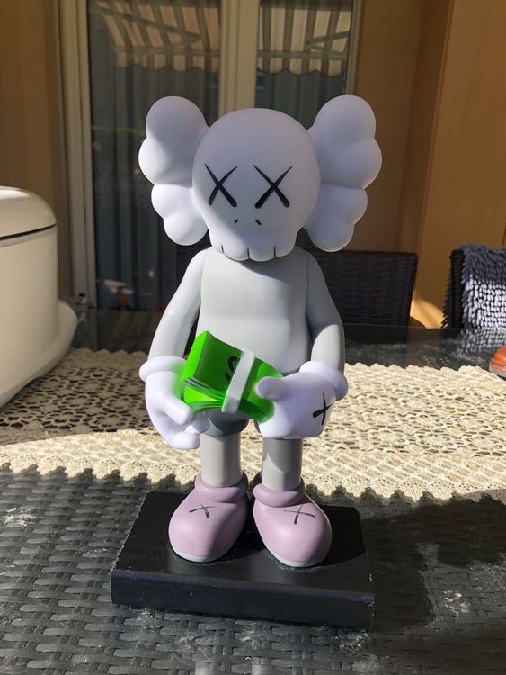 STATUE KAWS Kaufen auf Ricardo