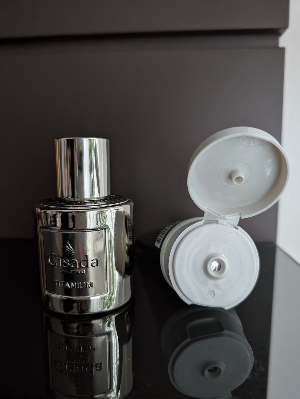 Gisada Profumi & Eau de Toilette: Gisada Titanium Parfum set 50ml edp + 100ml shower gel – Nuovo e nell'imballaggio originale da Adliswil venduto da momsi 3