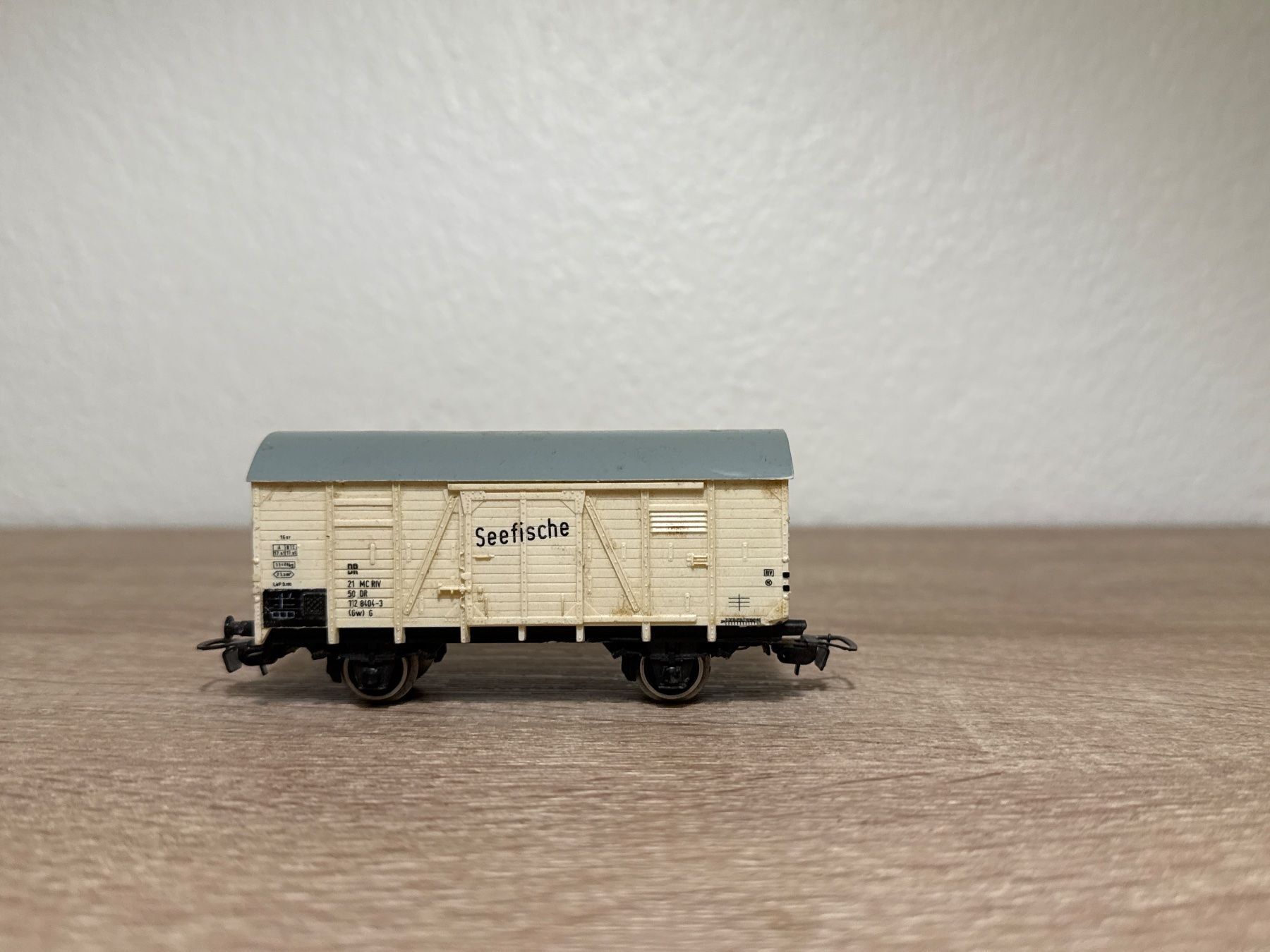 Piko Modellini di ferrovie: Piko Güterwagen DR H0 (28) – Usato da St-Aubin-Sauges venduto da Lo_Go 1