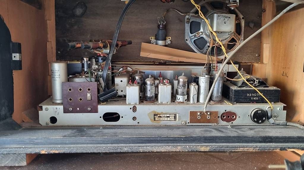 Radio: Radio vintage – Usato da La Chaux-de-Fonds venduto da RICAMAW 4
