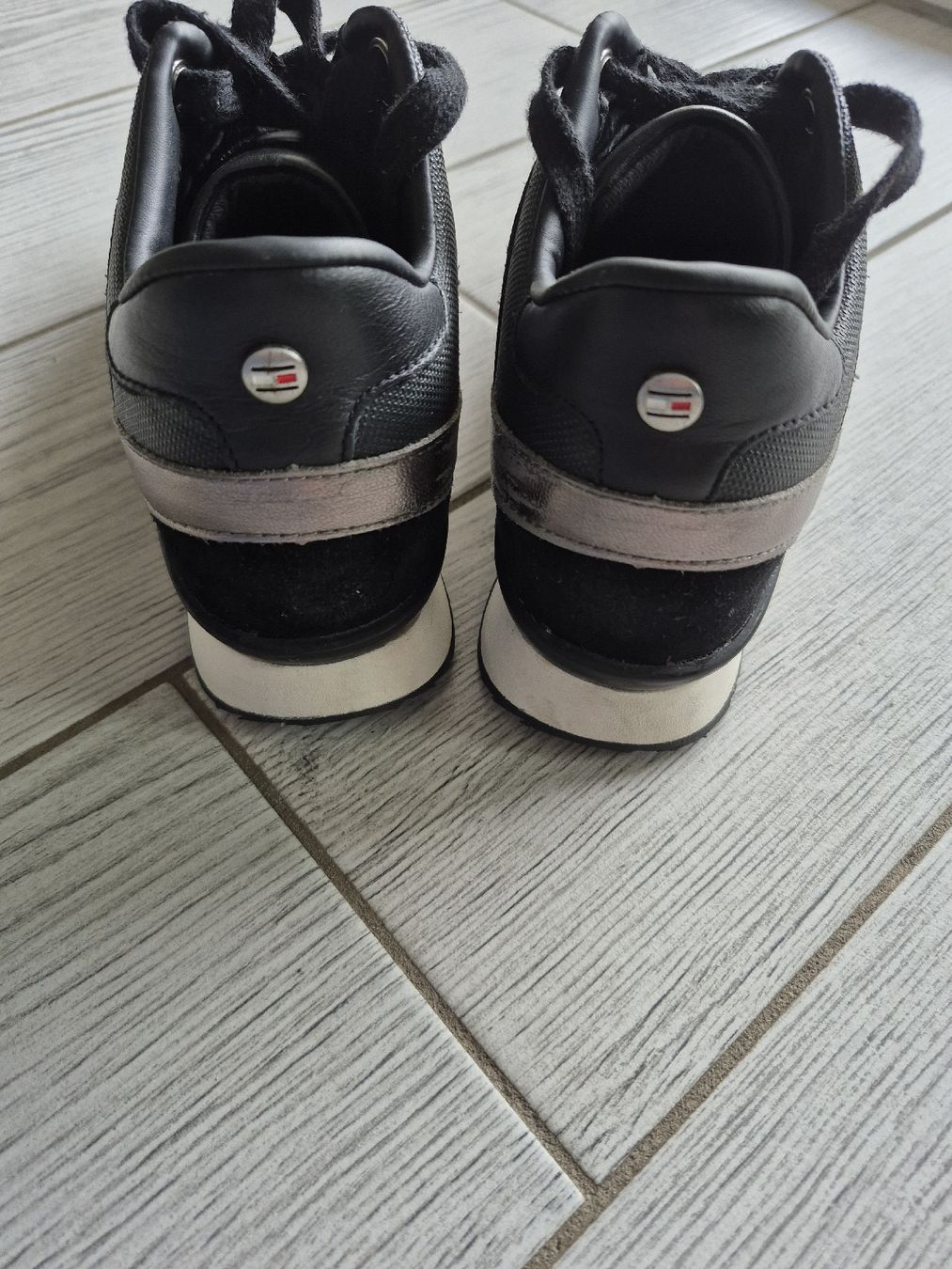 Tommy Hilfiger Scarpe da donna: Baskets Tommy Hilfiger 36 – Usato da St-Pierre-Clages venduto da _RV 1