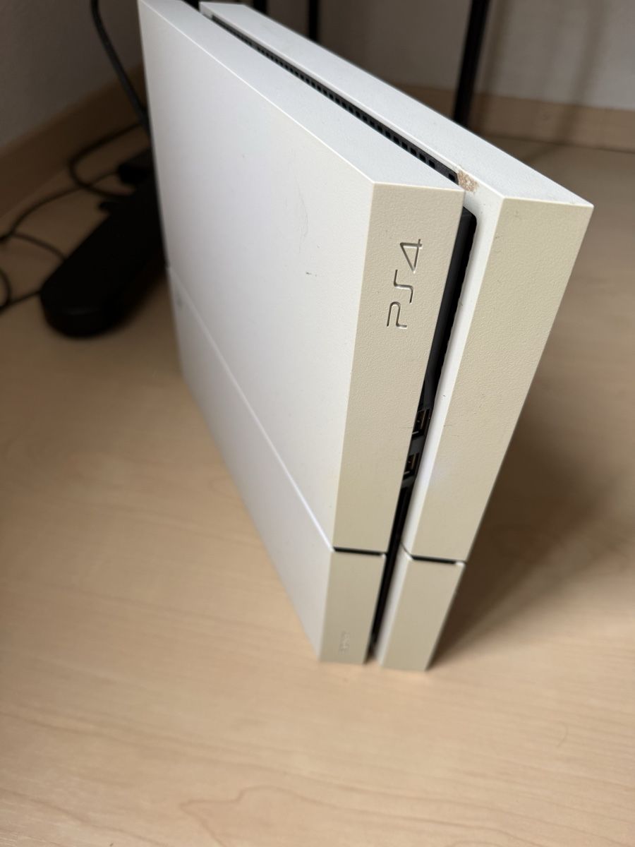 Sony Consoles: PS4 mit Games und Controller – D'occasion à Zürich par foj_bv2x