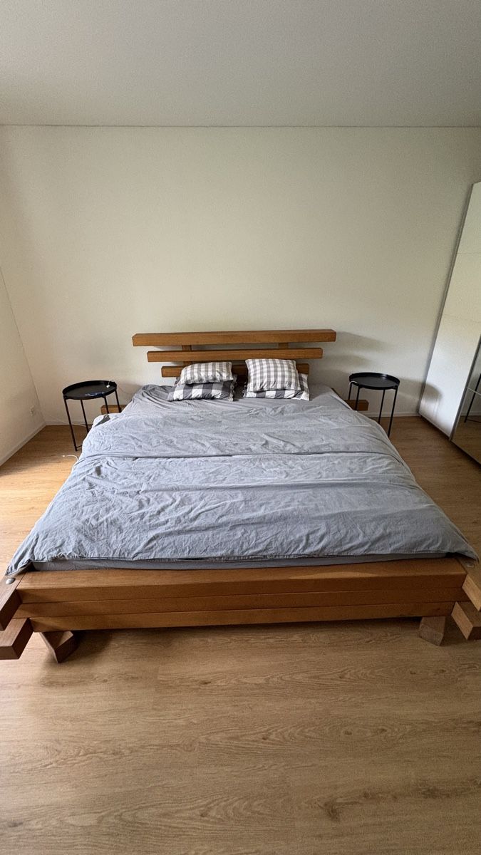 Lits: Doppelbett Vollholz Eiche – D'occasion à Winterthur par Lucoelen