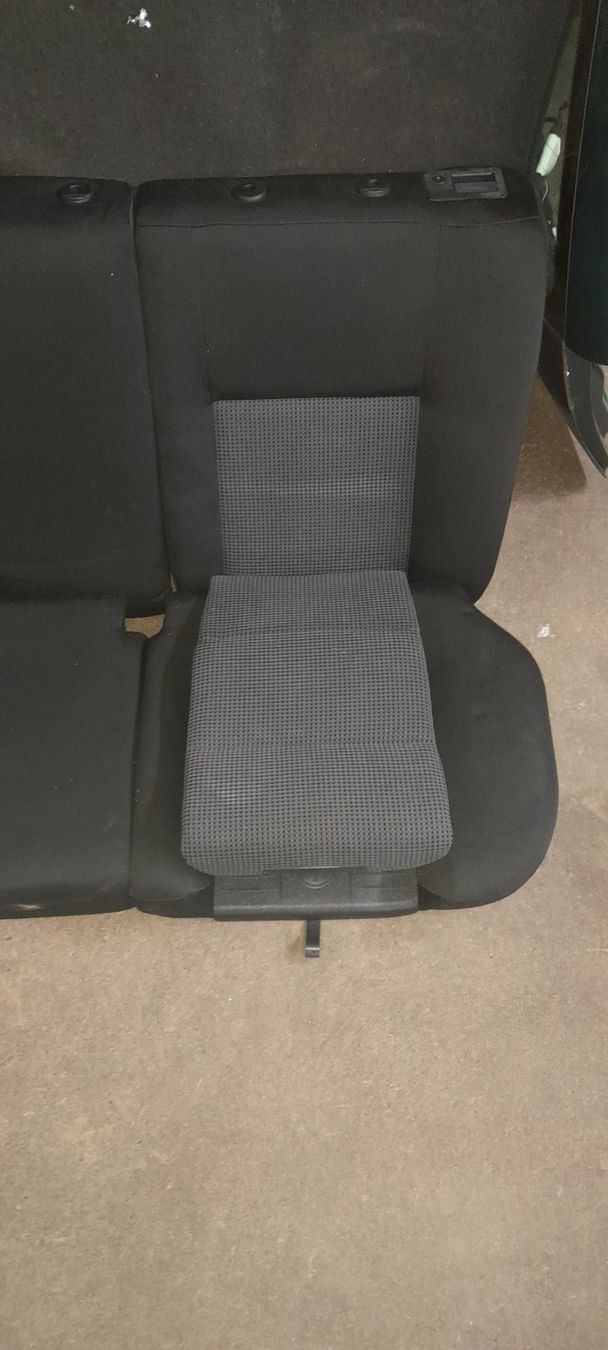 Tutti pezzi di ricambio auto: Sitzgarnitur VW Bora Limousine – Usato da Cham venduto da vento9 1