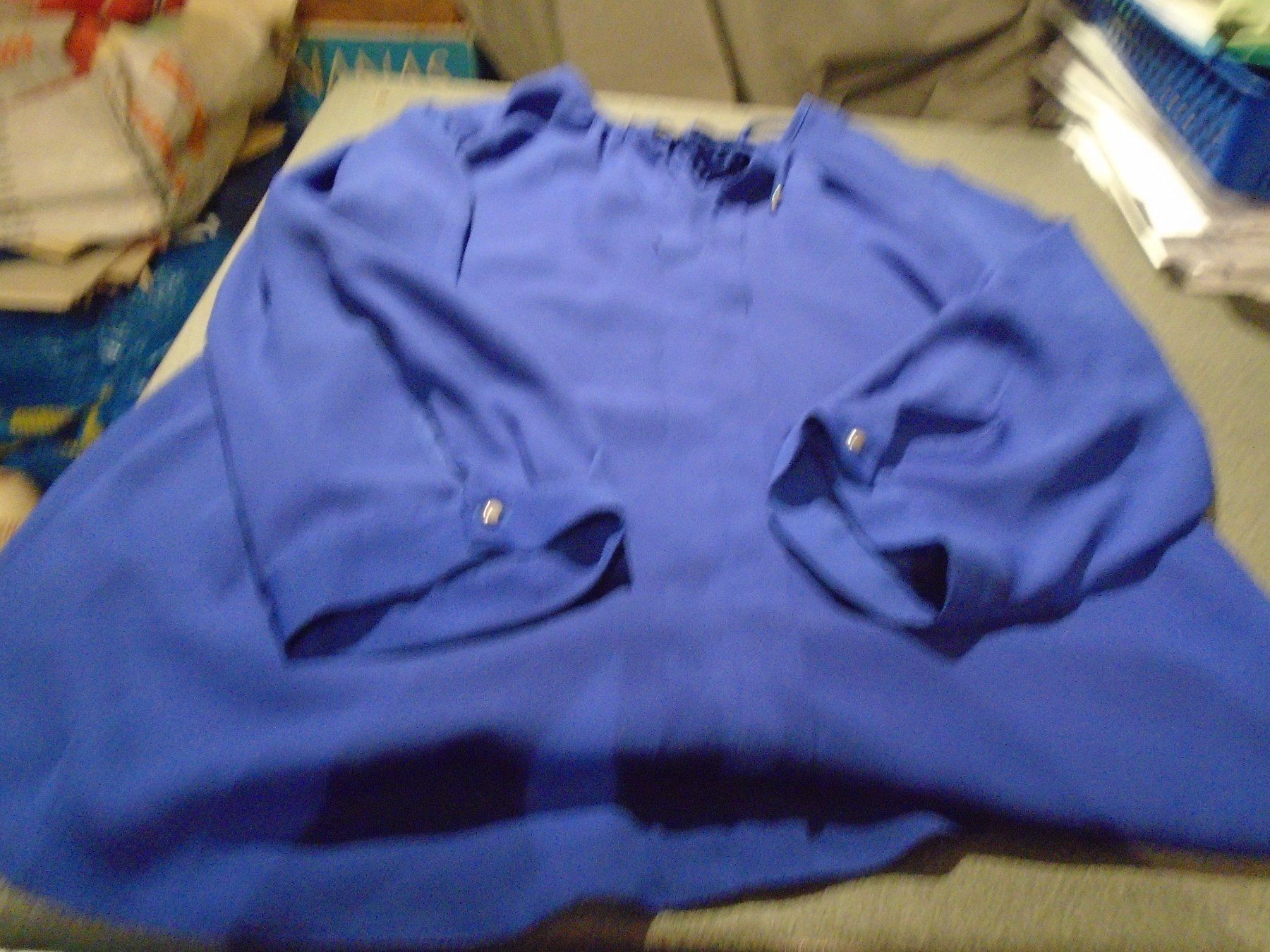 Pulls & Sweat-shirts: Pullover Grösse M, Wallis, blau – D'occasion à Zürich par Motzkuh