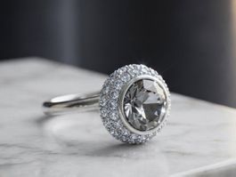 Eleganter Ring mit Swarovski Steinen - Neu