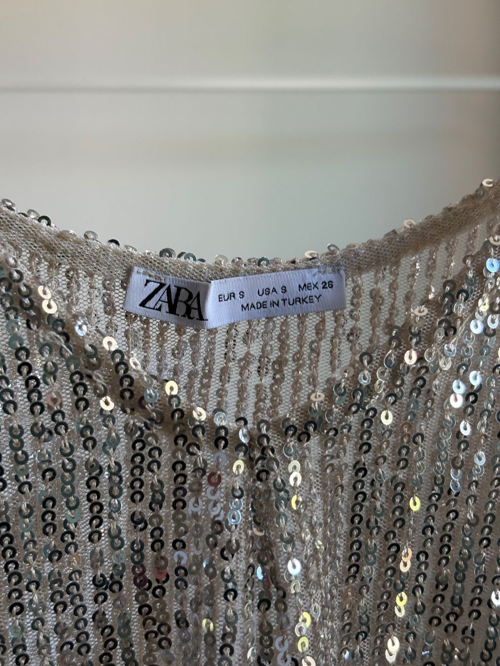 Zara Top: Top mit Pailletten – Usato da Zürich venduto da bbbggg 3