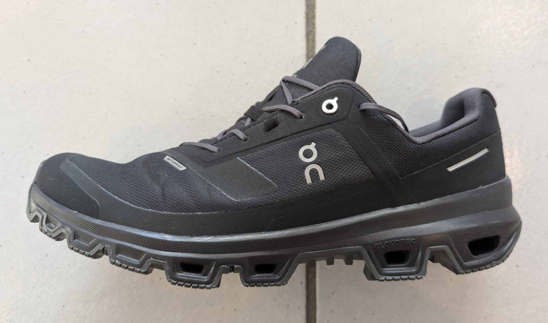 On Scarpe da uomo: On Cloudventure Waterproof Neuwertig, Gr. 47.5 – Nuovo (secondo la descrizione) da Zug venduto da AlphaCentauri 3