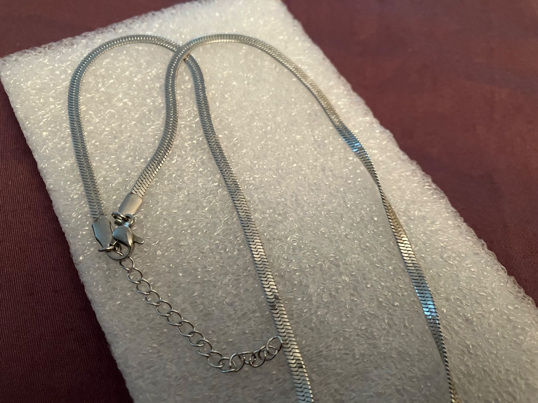 Catenine: Modeschmuck, Silberf. Halskette, Schlangenknochenoptik, neu – Nuovo (secondo la descrizione) da Affoltern am Albis venduto da Dlotti 1