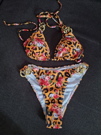 Neuer Leo Bikini mit Blumenmuster, Grösse S, Sommer!