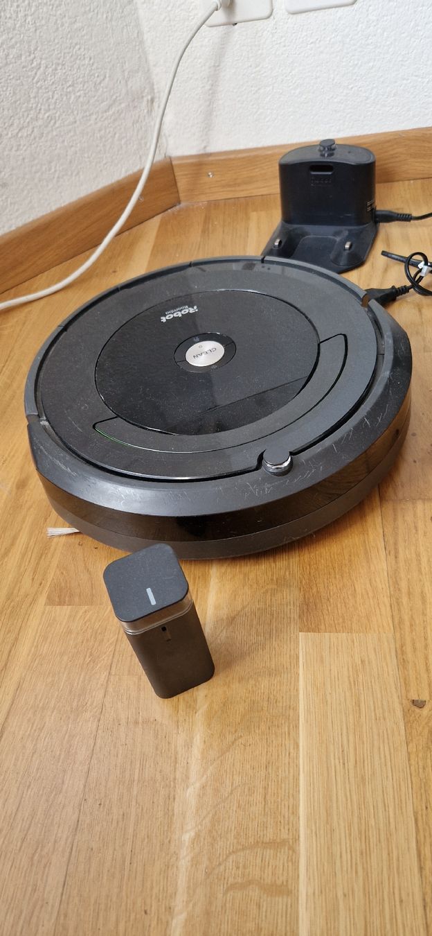Irobot Aspirapolveri & Accessori: Saugroboter iRobot Roomba 600 Serie mit Ladestation – Usato da Ruswil venduto da papagio