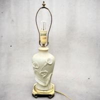 Superbe grande lampe CALLY LILLY en biscuit et laiton doré