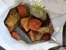 Aquarium gravel and stones