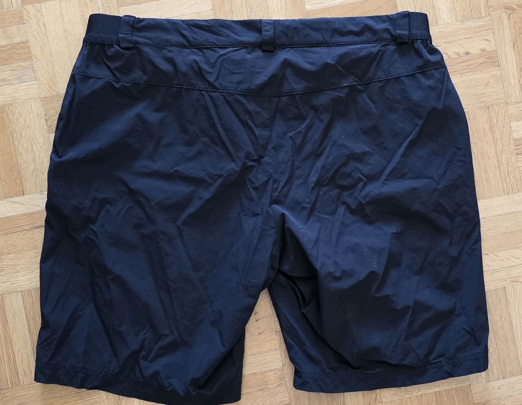 Pantalons: Short / bermuda noir Trevolution taille 44 – D'occasion à Yverdon-les-Bains par van_dq65 2