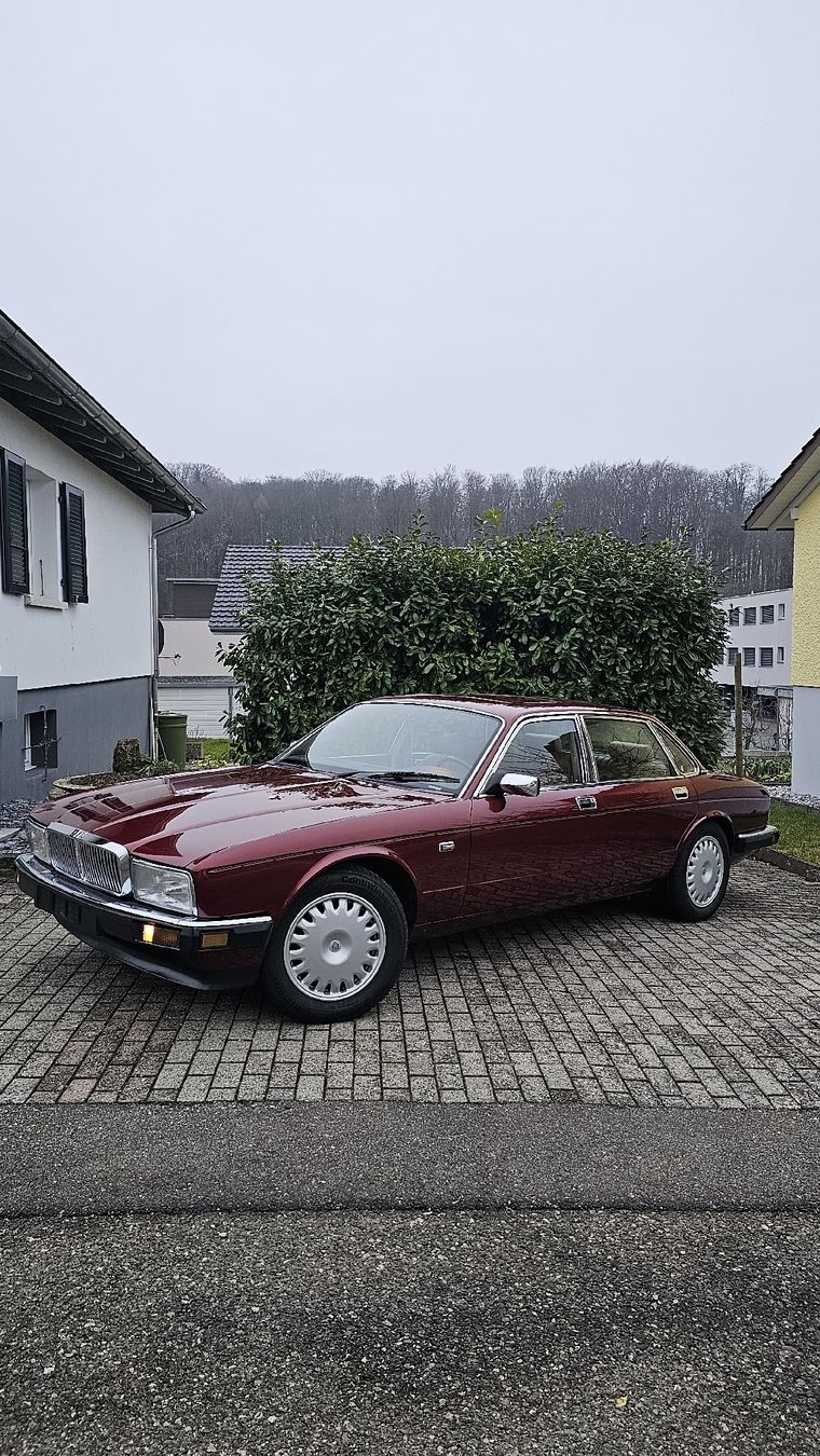 Jaguar Automobili: Jaguar Sovereign 4.0i – Usato da Aarau venduto da Lrf80 1