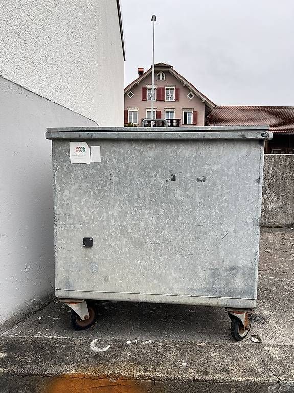Altro per Ufficio & Commercio: Abfallcontainer – Usato da Niederhelfenschwil venduto da adler2011