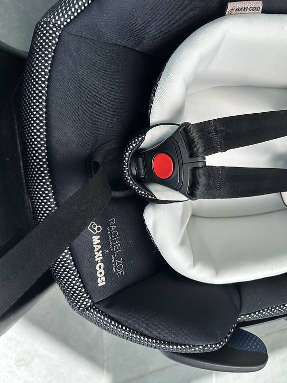 Seggiolini per auto: Maxi Cosi Pepple Plus inkl. 2wayFix – Usato da Freienwil venduto da Amilies 2