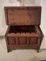 Alte Holztruhe mit Schublade 