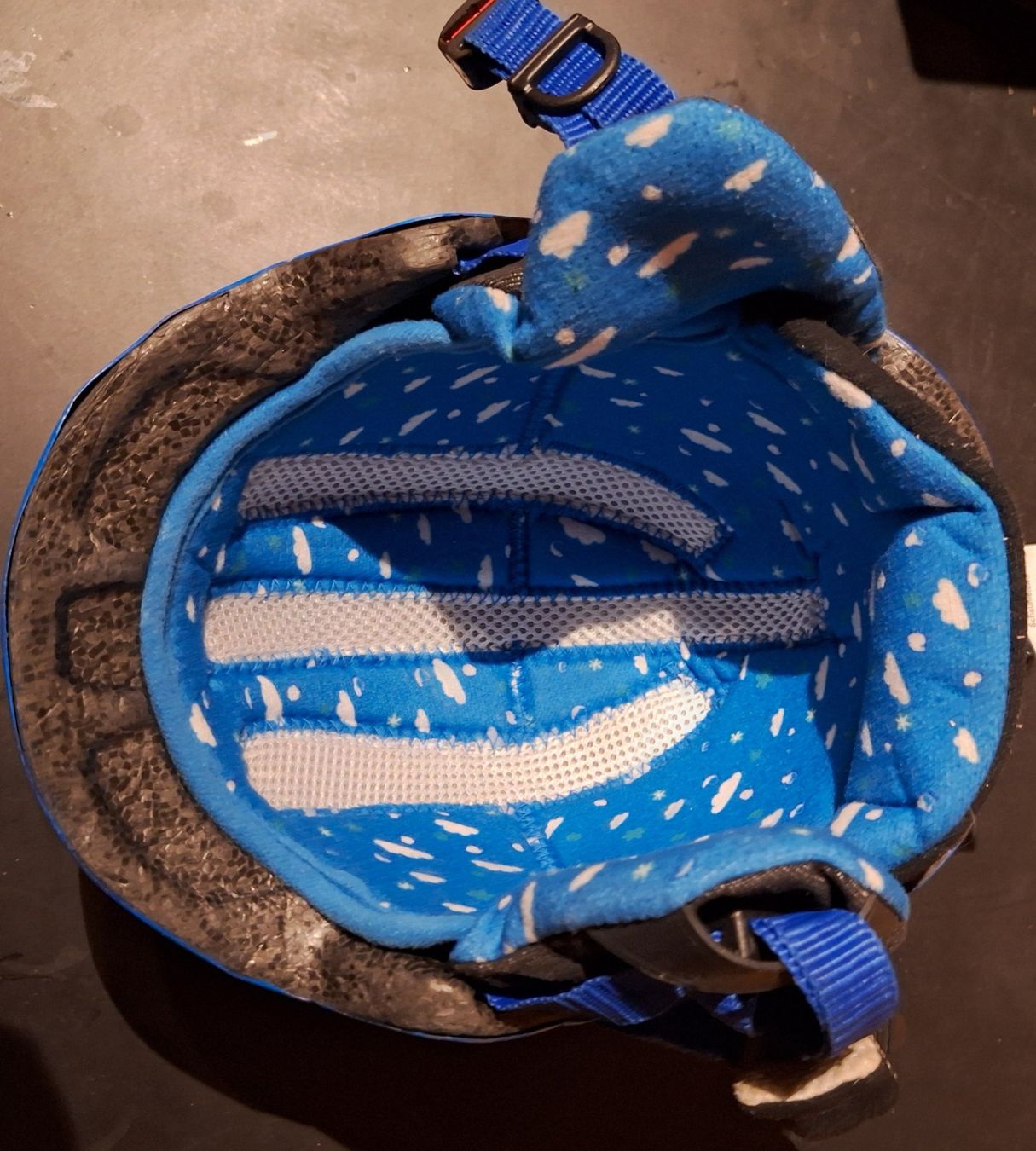 Uvex Caschi: Uvex Kinder-Skihelm Gr. 46-50 cm – Usato da Opfikon venduto da Carslo5 4