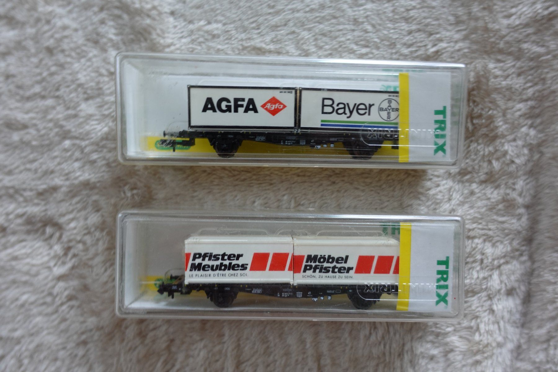 Trix Modelleisenbahnen: 2 Eisenbahn Container Wagen Trix Spur N – Gebraucht aus rorschach von Babsi64