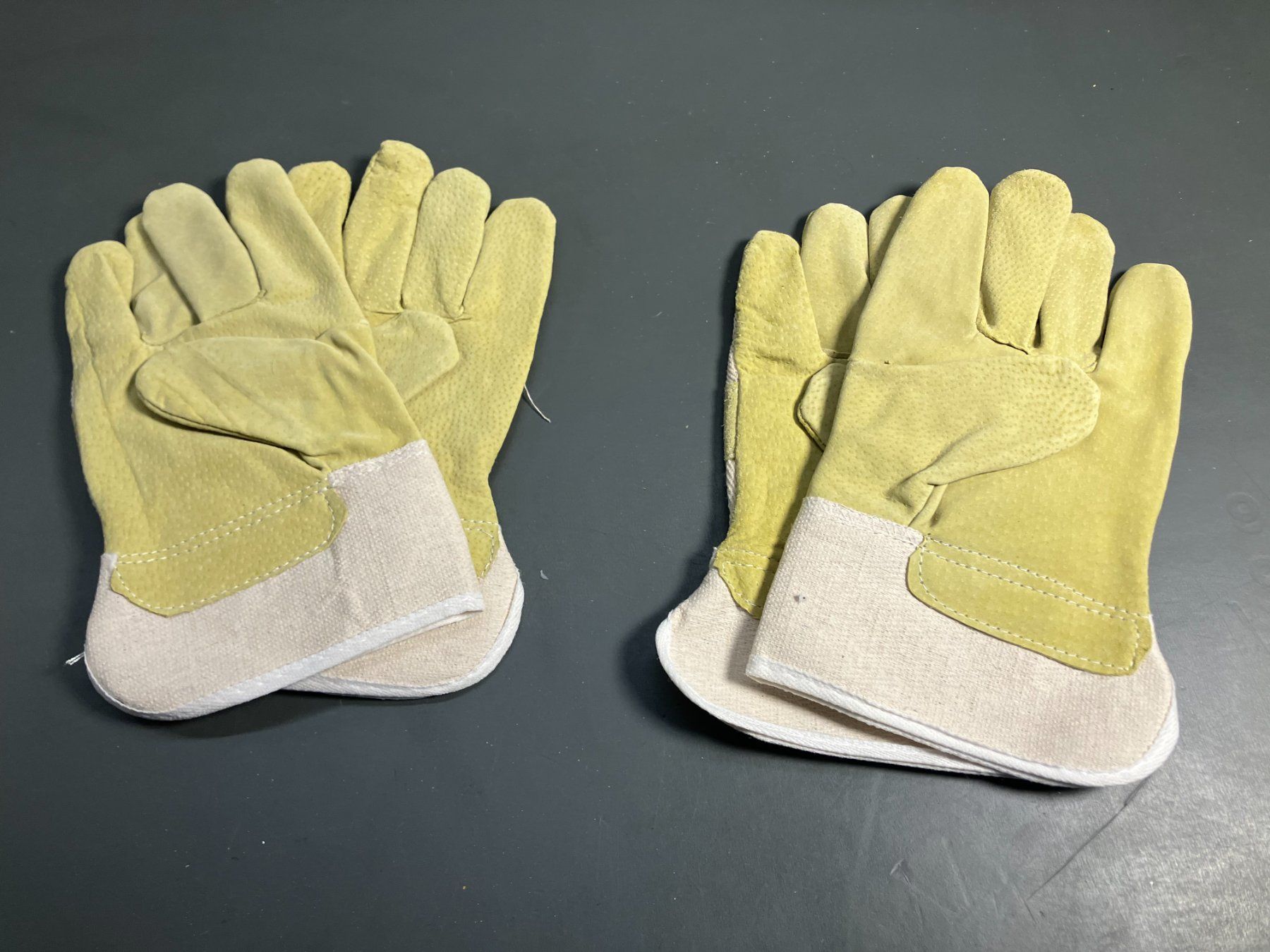 Gants & mitaines : 2 Paar Arbeitshandschuhe Gr. 9/ L NEU ab 1.- – Neuf (Voir description) à Lichtensteig par Buy24International 1