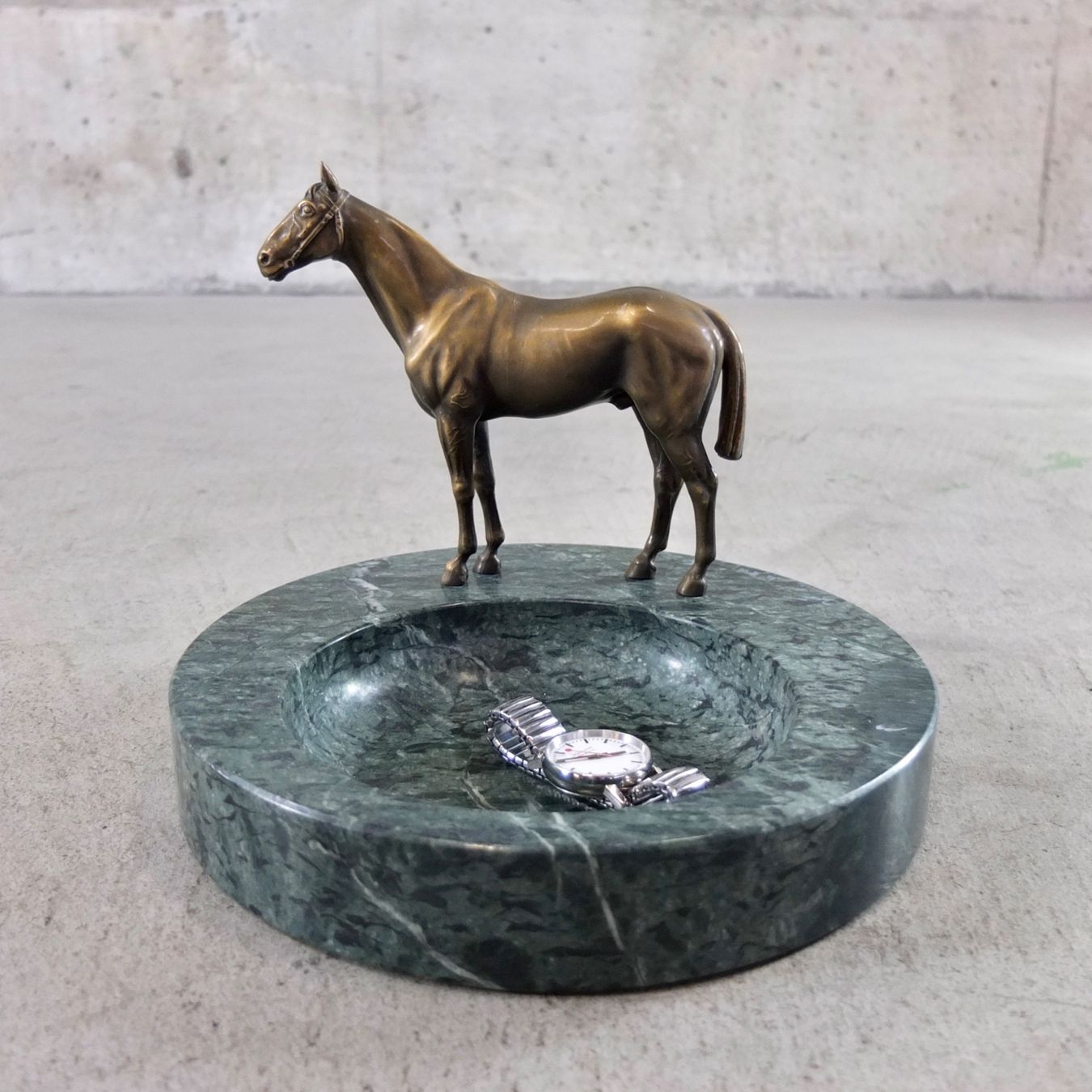Statuette: Antike Ablage aus Bronze und Marmor – Usato da Basel venduto da Brocki-auf-dem-Wolf