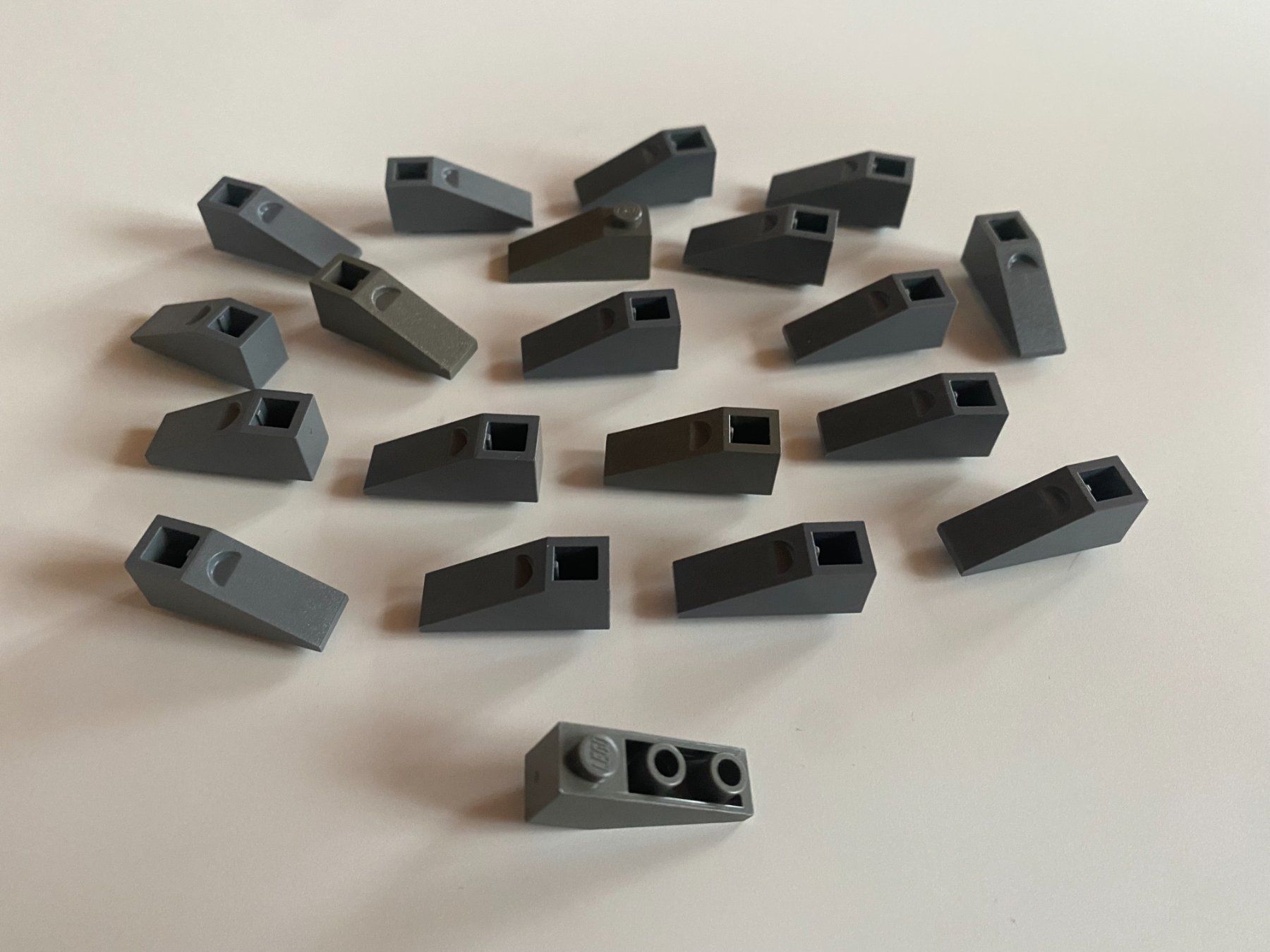 Lego Giocattoli: LEGO - 20 - GRAUE - NEGATIVE - SCHRÄG - STEINE – Usato da Gelterkinden venduto da ajdt4