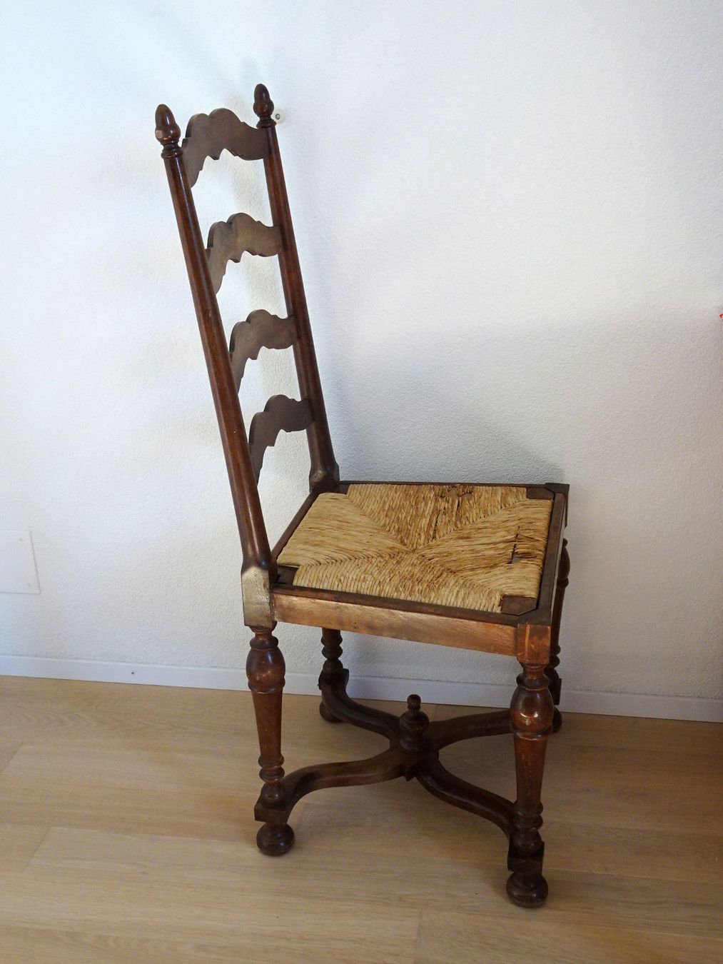Sedie: Antiker Stuhl mit Strohsitz, Holz, Vintage! – Usato da Ins venduto da Cantianet