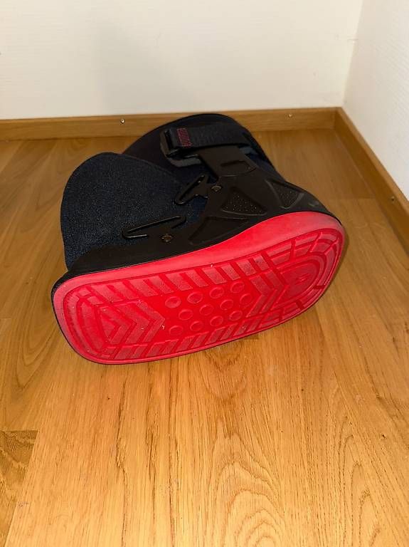 Attrezzature mediche: Gebrauchter orthopädischer Gehschuh/Walker Gr. M – Usato da Allschwil venduto da ale_7fwy 4