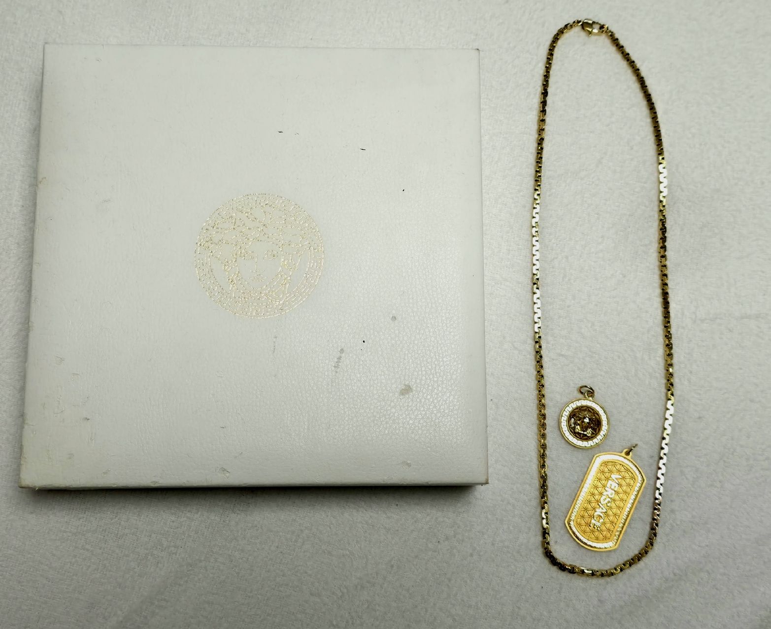 Versace Catenine: Versace Kette mit Anhänger Medusa – Usato da Amriswil venduto da newschweiz