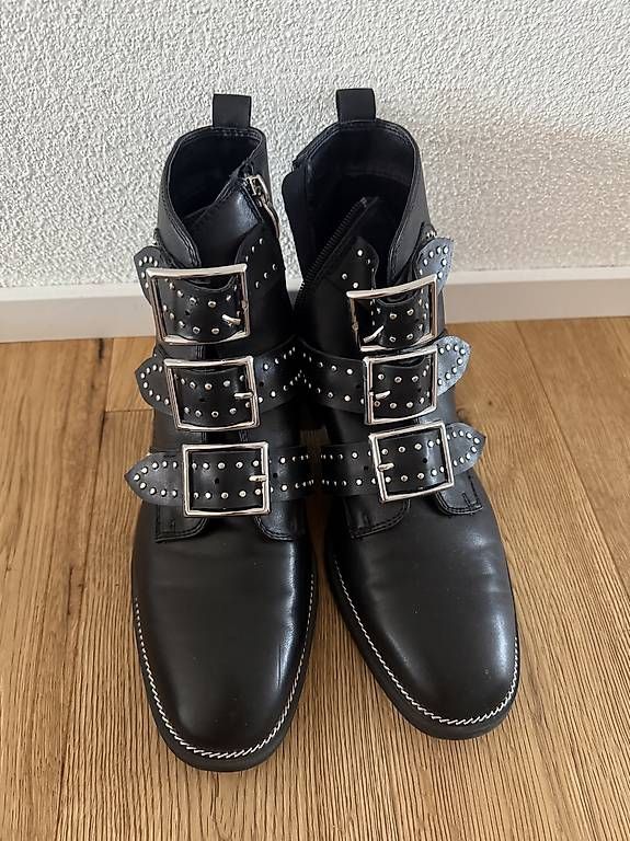 Scarpe da donna: SCHWARZE STIEFELETTEN MIT NIETEN – Usato da Schötz venduto da kon_57fh 1