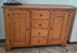 Buffet d'occasion en bois de pin massif avec tiroirs