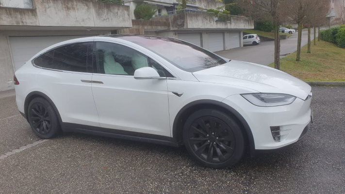 Tesla Model X 75D