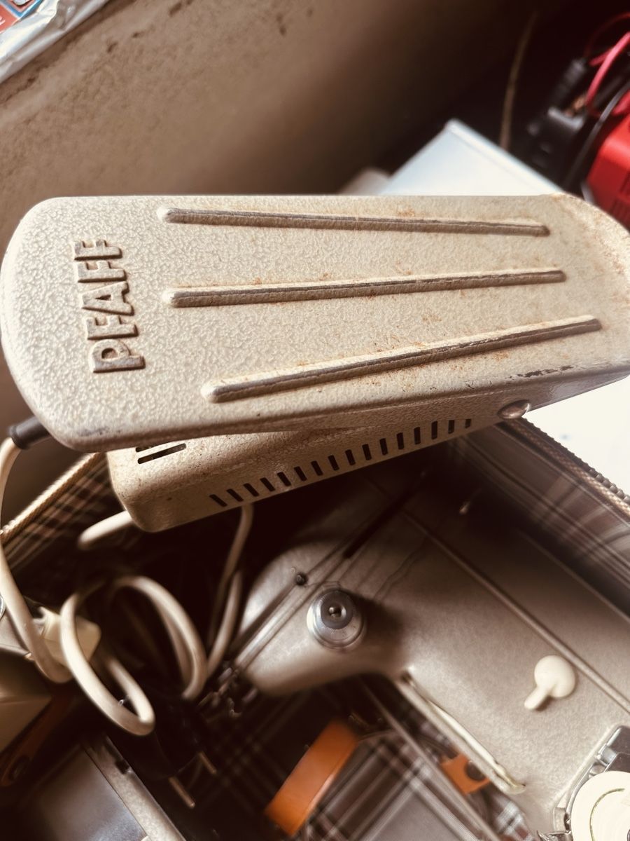 Pfaff Macchine da cucire: PFAFF 332 machine à coudre vintage  – Usato da Fribourg venduto da arkina_777 3