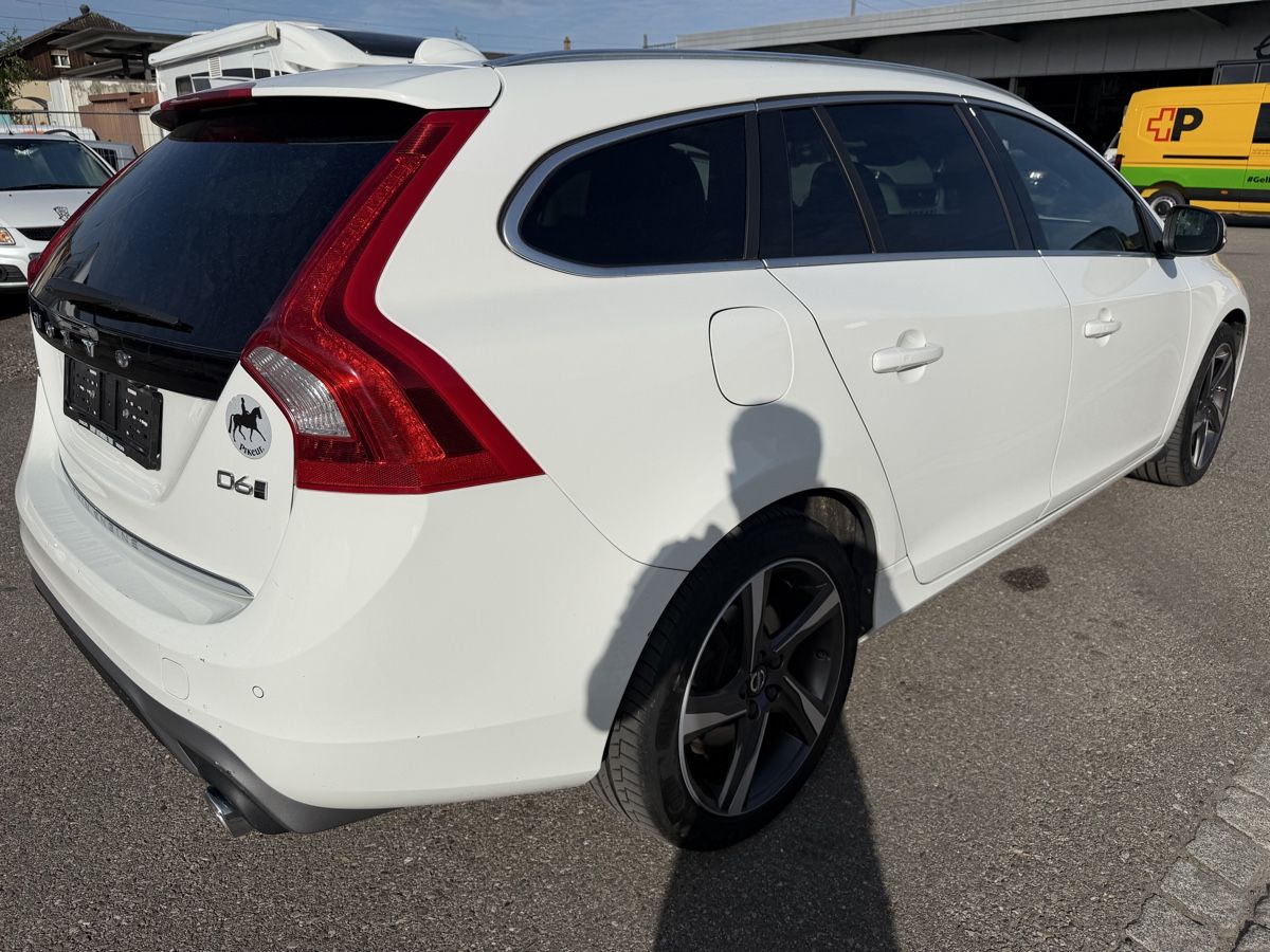 Volvo Automobili: Volvo V60 Twin Engine R-Design – Usato da Oberönz venduto da Xyz90 2