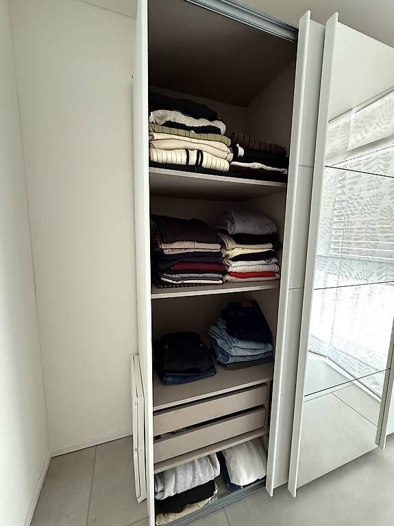 Armadi: Moderner Kleiderschrank mit Spiegel – Usato da Lengnau BE venduto da aya_2tvj 1