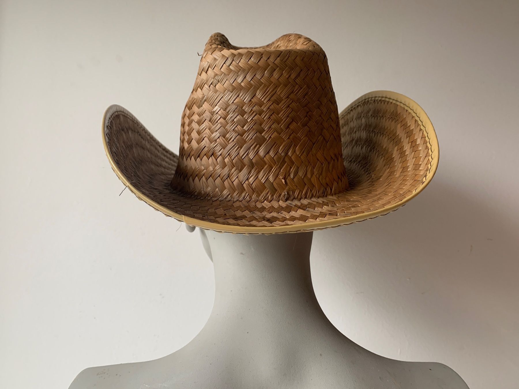 Copricapi, berretti & cappellini: Cowboyhut Stroh Grösse ca. 59 – Usato da Belp venduto da aprico 4