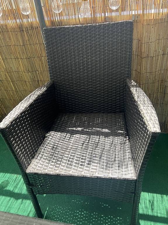 Set di tavolo e panche: Gratis Gartenlounge  – Usato da Sulgen venduto da AldinaA. 3