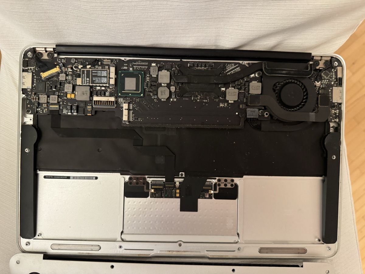 Apple Notebook: MacBook Air 11 Zoll  – Difettoso da Adliswil venduto da Busys 2