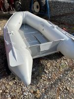 Schlauchboot mit Festboden