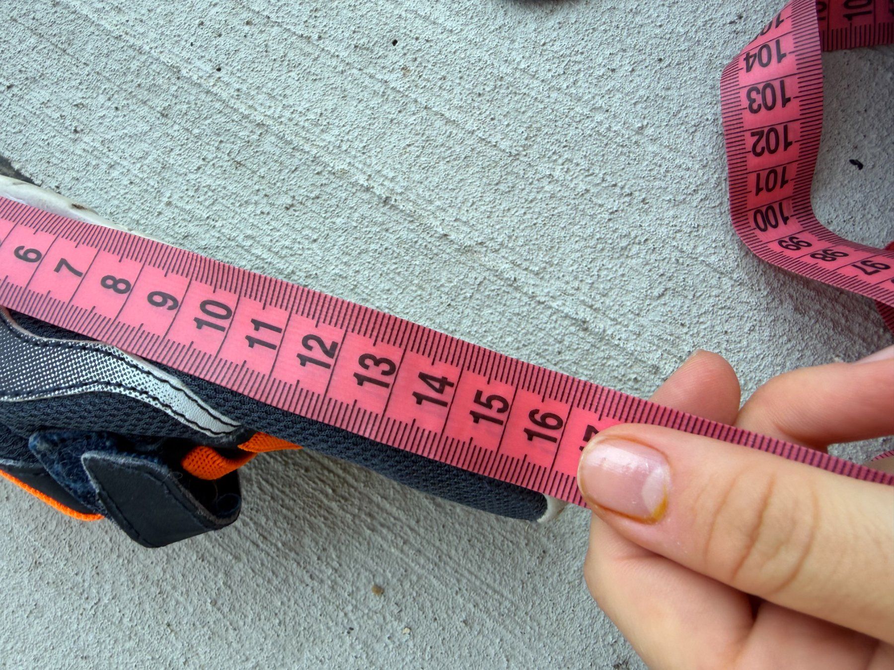 Scarpe per ragazzi: Kinderschuhe Grösse 24 dunkelblau orange – Usato da Riehen venduto da ann_76jw 5