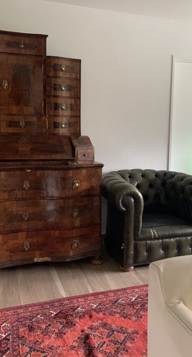 Cassettiere: Barock Tabernakel Sekretär in Nussbaum – Usato da Luzern venduto da TENDIMO