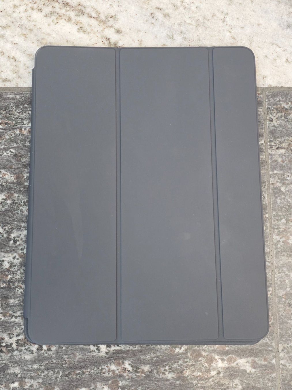 Apple Covers & Borse: Apple Smart Folio für das iPad Air 13 – Usato da Zürich venduto da Miscellaneous_ 1