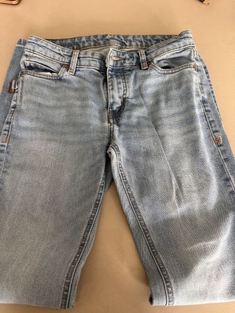 Pantalon jeans bleu clair coupe droite bon etat